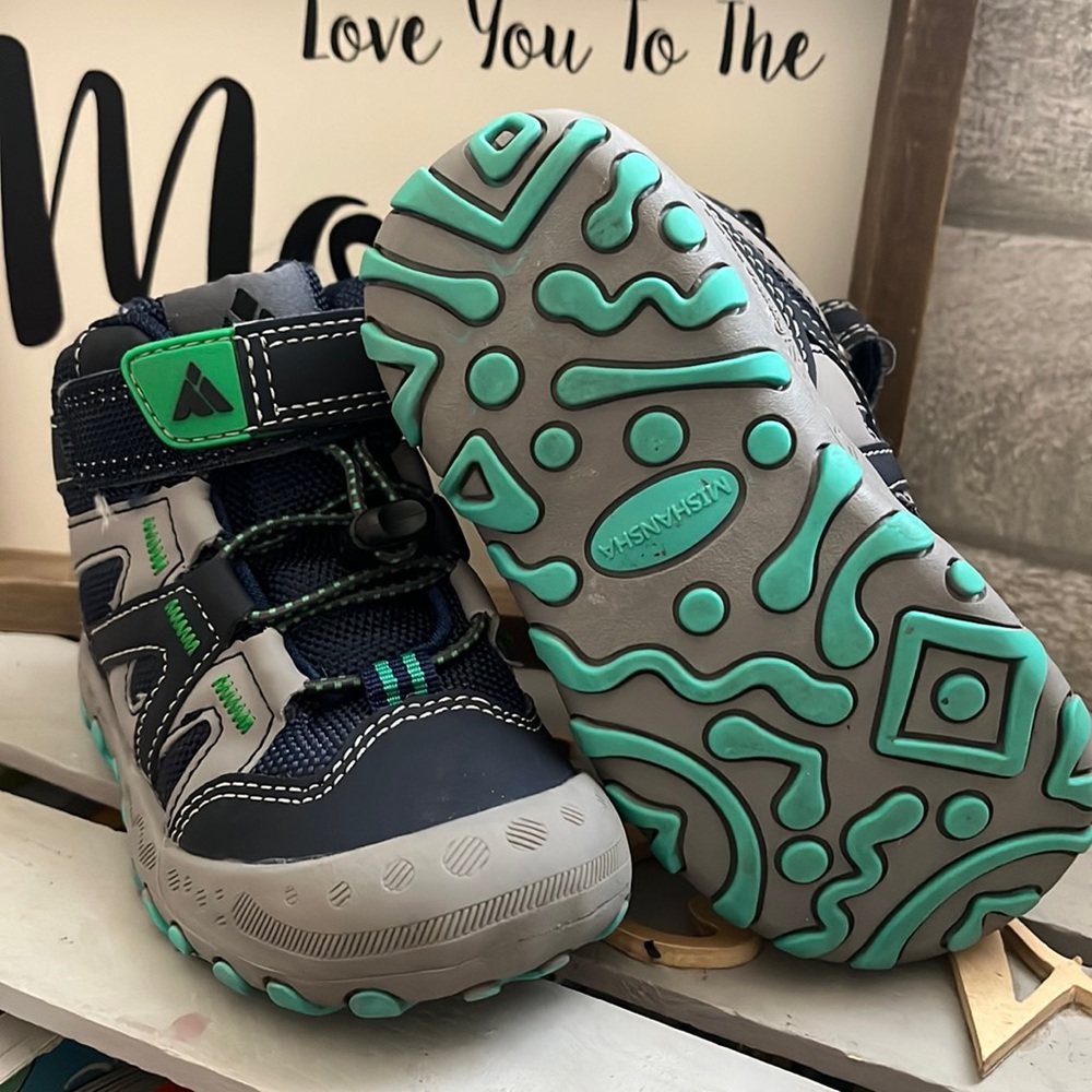 Mishansha toddler boys snow boots size 6, little to no wear!